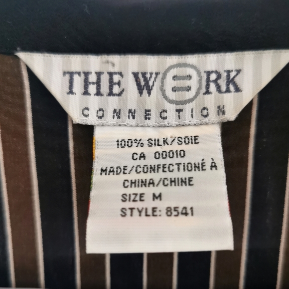 100% Silk Vintage Ladies Button Up - Picture 2 of 4